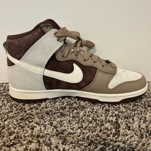 BRAND NEW MENS NIKE DUNK HIGH LIGHT CHOCOLATE